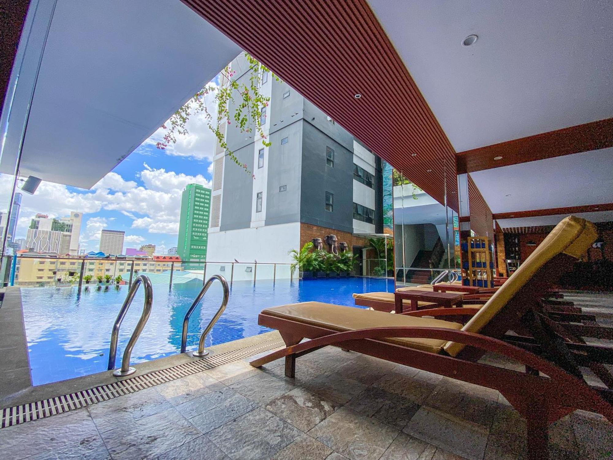 Poulo Wai Hotel & Apartment Phnom Penh Exterior photo